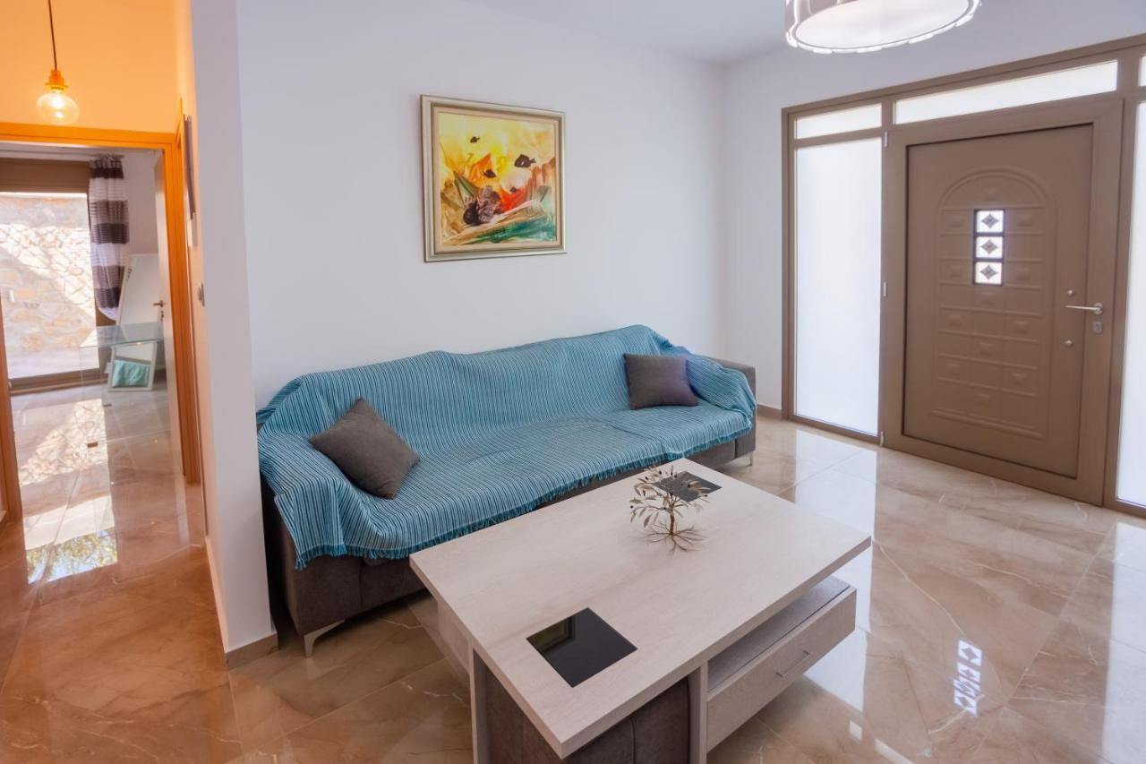 Kavousanos Apartments Истро Экстерьер фото